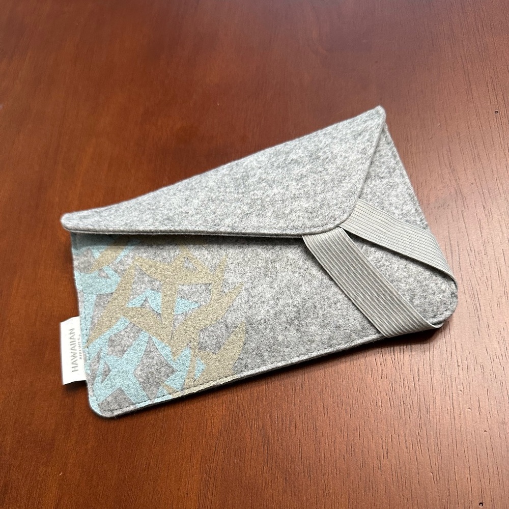 Hawaiian Airlines x NOHO Home Travel Pouch